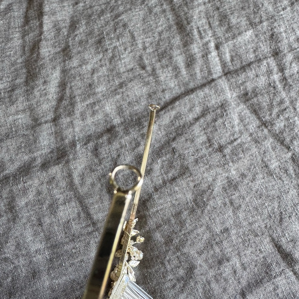 Elegant Gold and Cream Floral Tiara - Picture 5 of 6